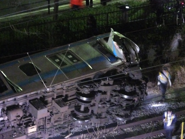 京浜東北線川崎駅 電車脱線横転事故